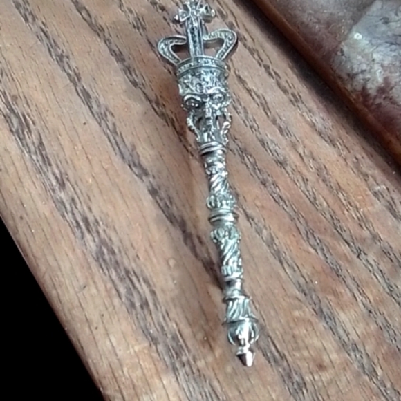 🍀Vintage "Royalty Staff" Pin, Pewter!!!! - Picture 4 of 4